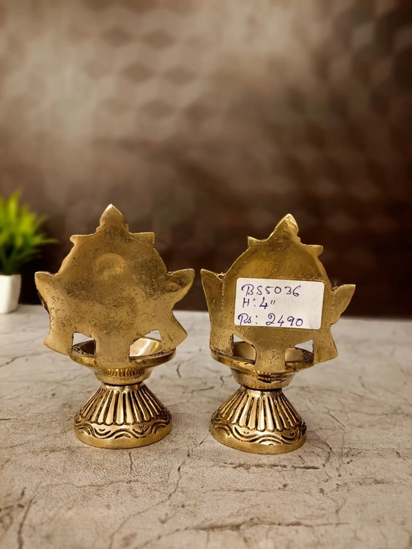 DecorsOne Brass Sangu Chakra Diya 4''
