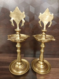 DecorsOne Brass Sangu Chakra Five Face Kuthuvilaku – 13″ ( Pair )