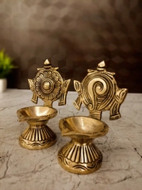 DecorsOne Brass Sangu Chakra Diya 4''