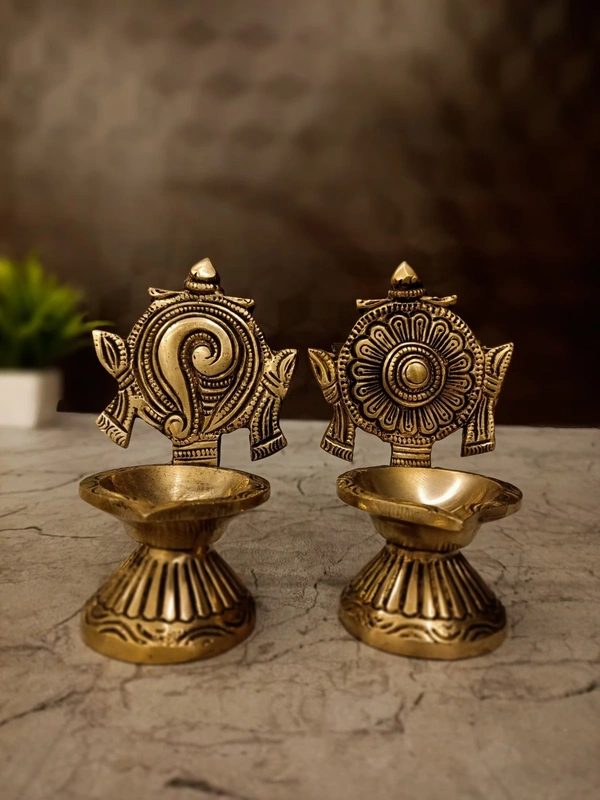 DecorsOne Brass Sangu Chakra Diya 4''