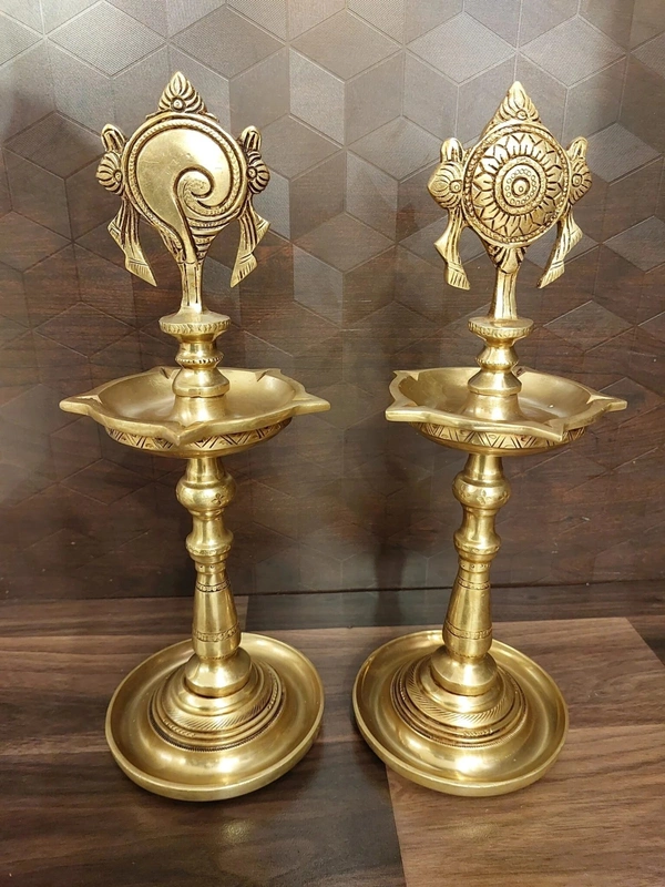 DecorsOne Brass Sangu Chakra Five Face Kuthuvilaku – 13″ ( Pair )