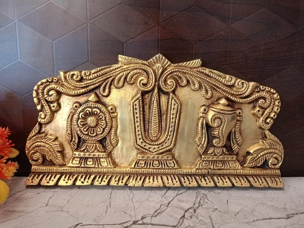 DecorsOne Brass Perumal Nammam Wall Plate 5''