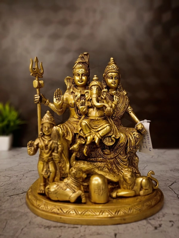 DecorsOne Brass Shivan Family Idol 9"