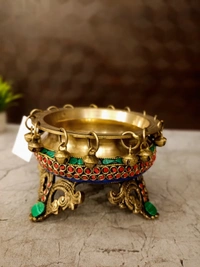 DecorsOne Brass Uruli Bell Stone Finish 5"