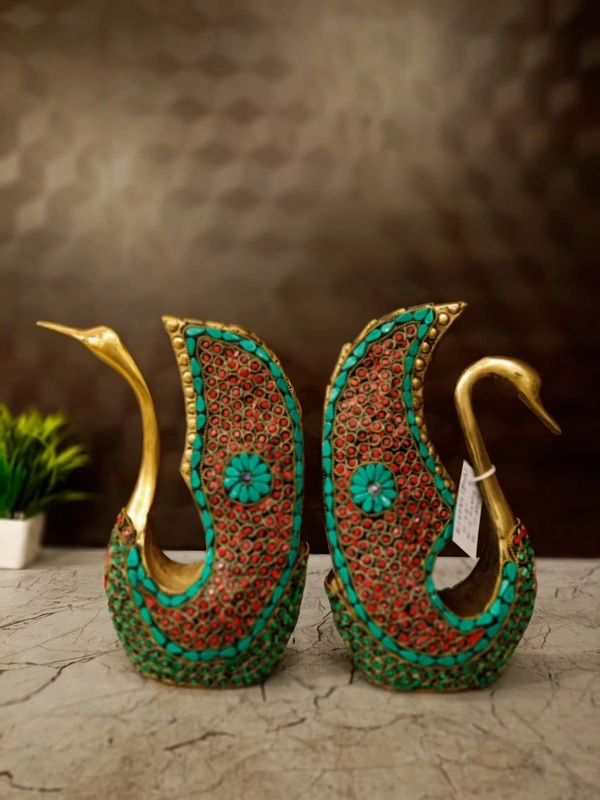 DecorsOne Brass Swan Stone Pair 9.5''