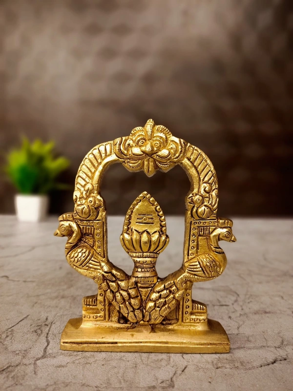 DecorsOne Brass Peacock With Arch Vel 4.5"