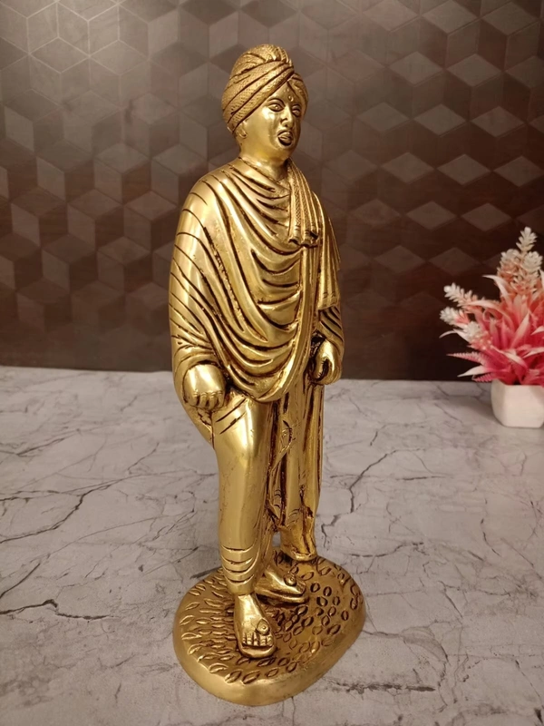 DecorsOne Brass Swami Vivekananda Statue 10"