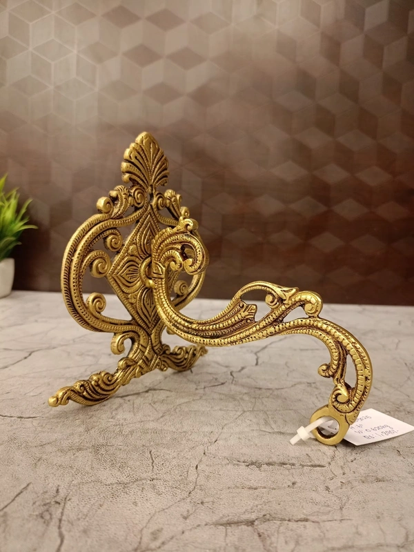 DecorsOne Brass Wall Disigne Bracket 6"