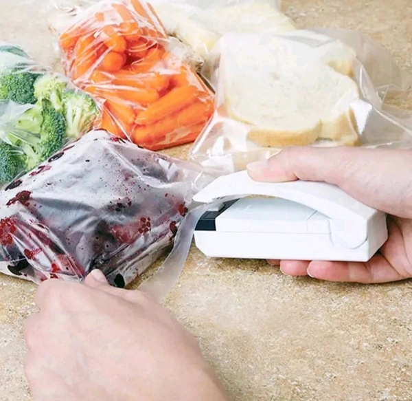 Multifunctional Household Mini Portable Super Sealer Handy Plastic Bag Sealer Sealing Machine - White