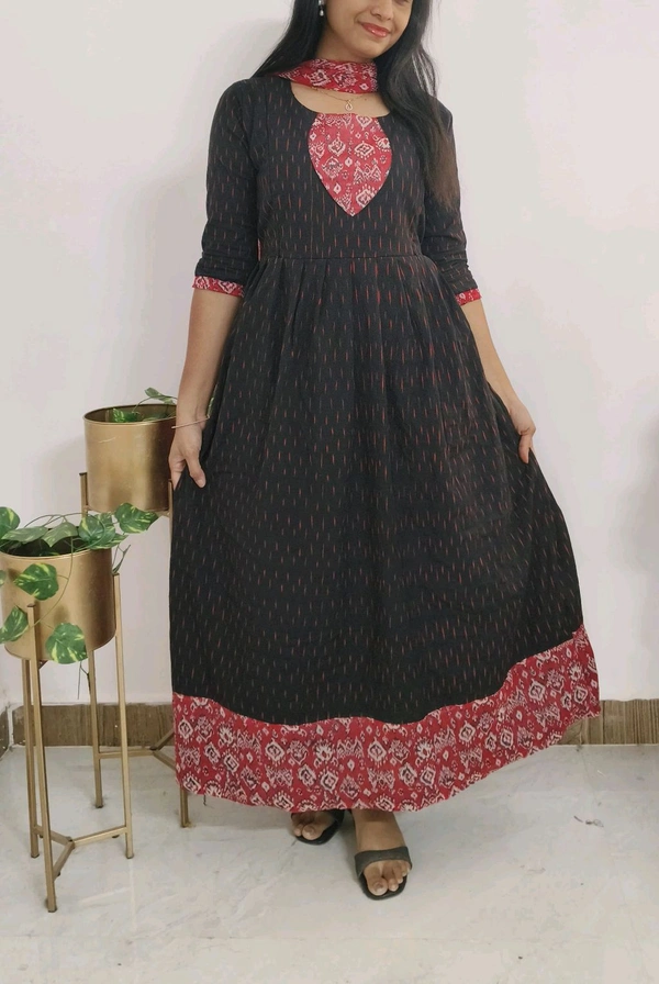 Black Ikkat -Feeding Kurti With Shawl - M, Black