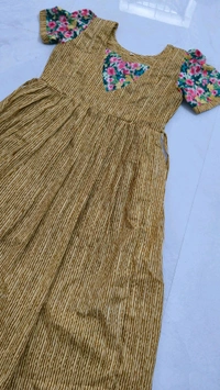 Stripped-Cotton Feeding Kurti - XXL, Roti