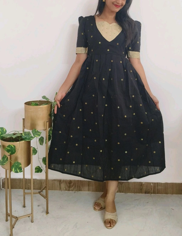 Black-Silk Feeding Wear - L