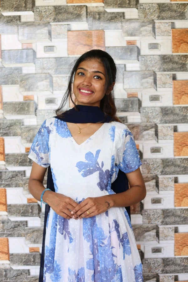 Georgette Feeding Kurti With Shawl - White, XL