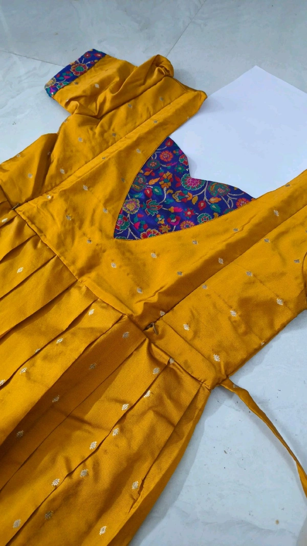 Silk Feeding Wear - L