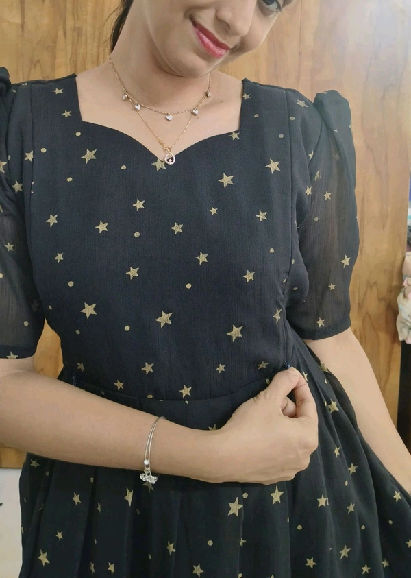 Black Star -Georgette Feeding Maxi - XXL