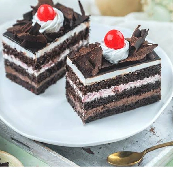 Dark Forest Pastry ( Vanilla Flavour ) - Set Of 1