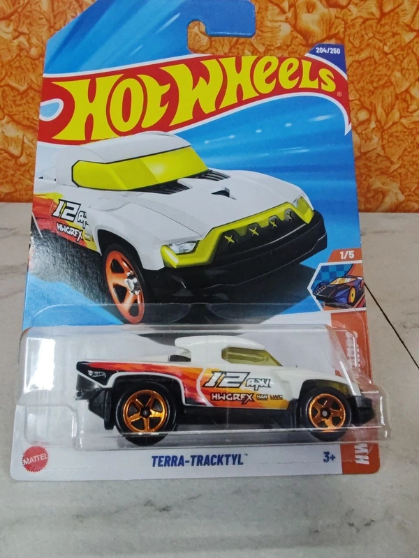 Hot Wheels 1:64 Scale | TERRA-TRACKTYL | HW Track Champs | WHITE | 1/5 | 204/250