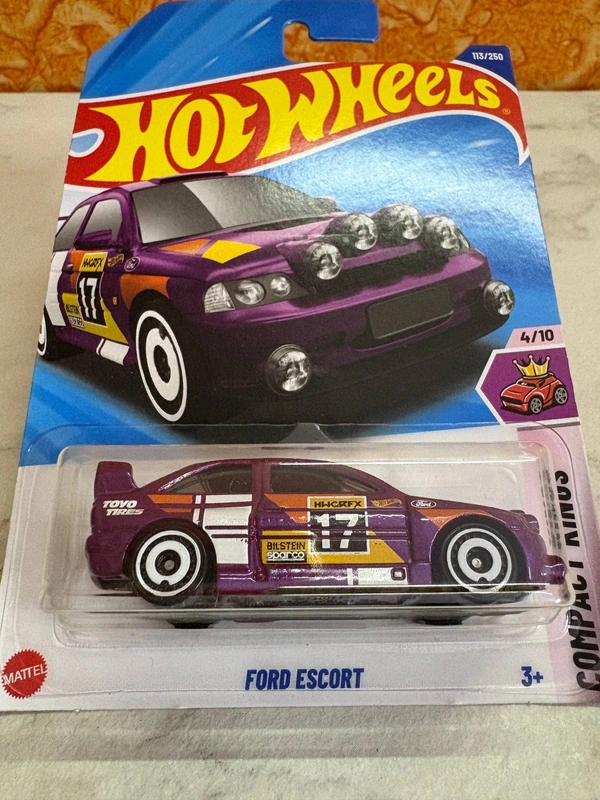 Hot Wheels 1:64 Scale | FORD ESCORT | Compact Kings | Purple | Case L&M | 113/250