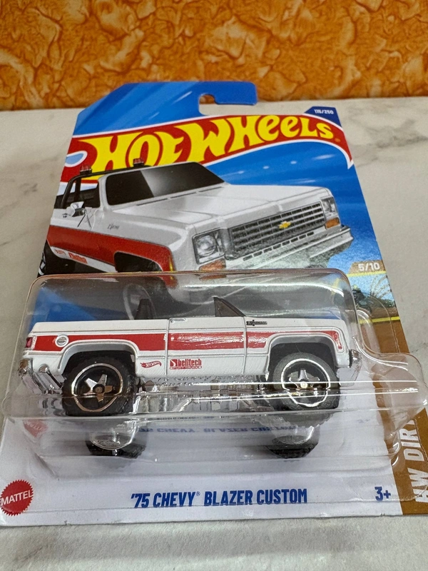 Hot Wheels 1:64 Scale | '75 CHEVY BLAZER CUSTOM | HW Dirt | White | Case L&M | 115/250