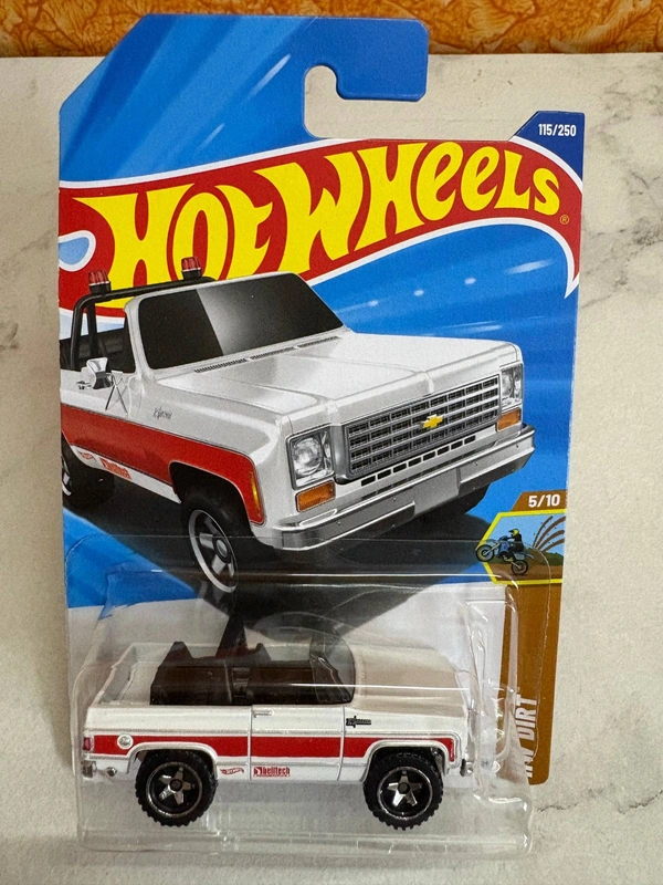 Hot Wheels 1:64 Scale | '75 CHEVY BLAZER CUSTOM | HW Dirt | White | Case L&M | 115/250