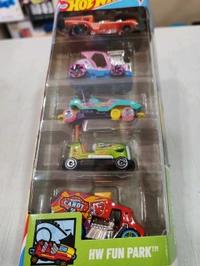 HOTWHEELS Hot Wheels HW FUN PARK Pack of 5 ( BUMP AROUND™ | LOOPSTER™ | COOL-ONE | LOCO MOTORIN' | TEE'D OFF 2)