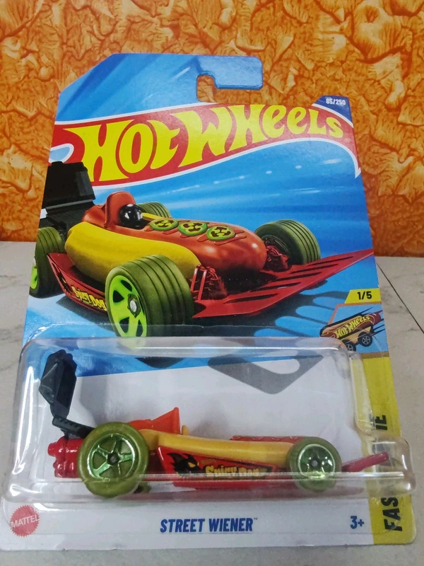 Hot Wheels 1:64 Scale | STREET WIENER | Fast Foodie | RED | 1/5 | 85/250