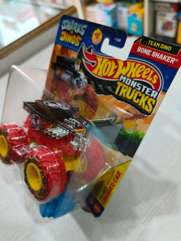 BONE SHAKER | SHARKS VS. DINOS | TEAM DINO | HOT WHEELS MONSTER TRUCKS 1:64 SCALE | FYJ44