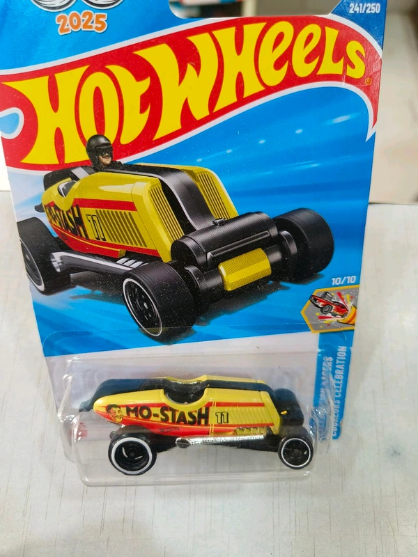Hot Wheels MO-STASH | HW Celebration Racers | Pale Yellow | 241/250