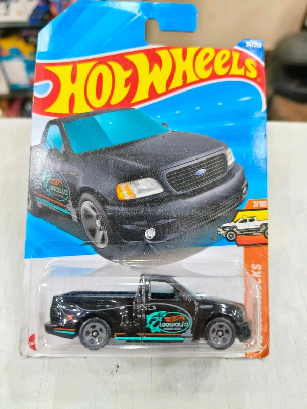 Hot Wheels 99 FORD F-150 SVT LIGHTNING | HW HOT TRUCKS | BLACK | IMPORTED | 94/250
