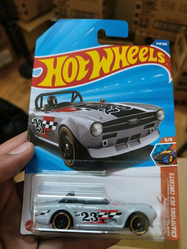 TRIUMPH TR6 | TRACK CHAMPS | SILVER | 5/5 | 249/250 | TREASURE HUNT