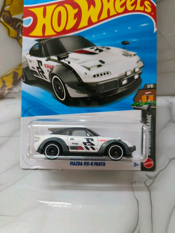 Hot Wheels Mazda MX-5 Miata | HW Dream Garage | White | IMPORTED | 1/250