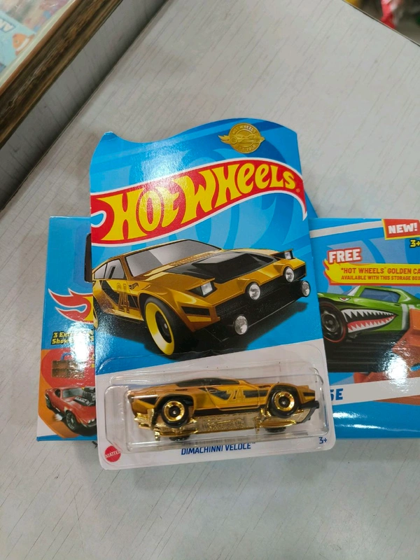 Hot Wheels Ultimate Collector Case with Free Golden Dimachinni Veloce Car - Set of 4 Connectable Storage Cases