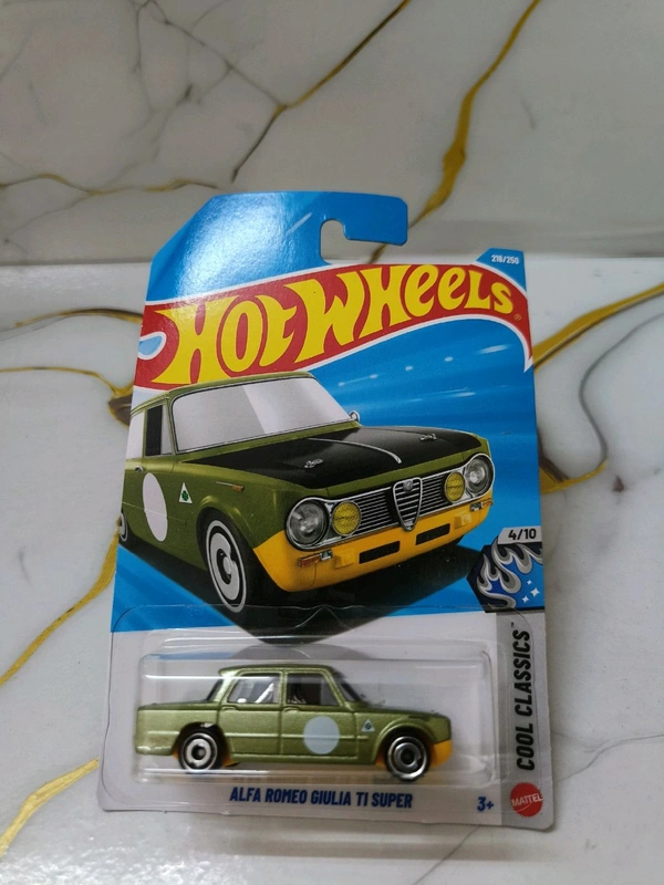 Hot Wheels ALFA ROMEO GIULIA TI SUPER | Cool Classics | Metalflake Green | 218/250