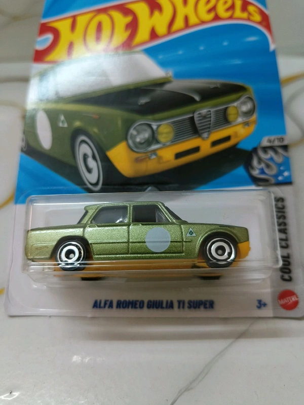 Hot Wheels ALFA ROMEO GIULIA TI SUPER | Cool Classics | Metalflake Green | 218/250