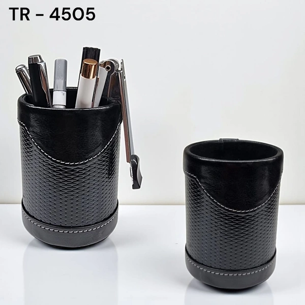 TG 4505 Black leather pen stand