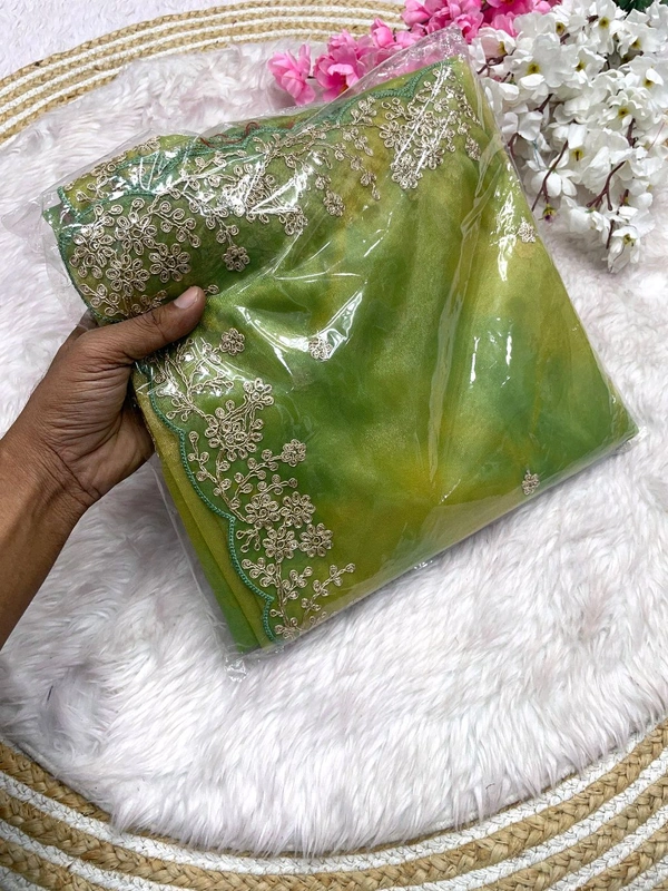 *Presents New Bollywood Trending Design** *👗 *Fabric : Twil net with parzim print*Blouse : heavy jalpari with work (un Sitch)*Work: beautiful C-pallu pitta work with cut work border