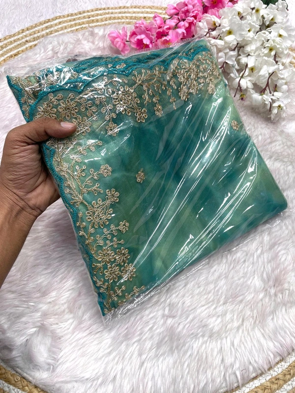 *Presents New Bollywood Trending Design** *👗 *Fabric : Twil net with parzim print*Blouse : heavy jalpari with work (un Sitch)*Work: beautiful C-pallu pitta work with cut work border