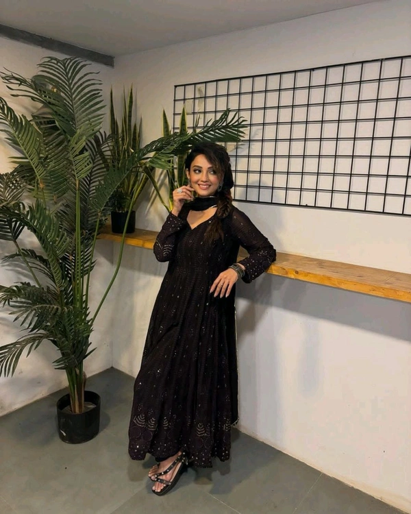 Anarkali Suit Heavy Fox Latest - M