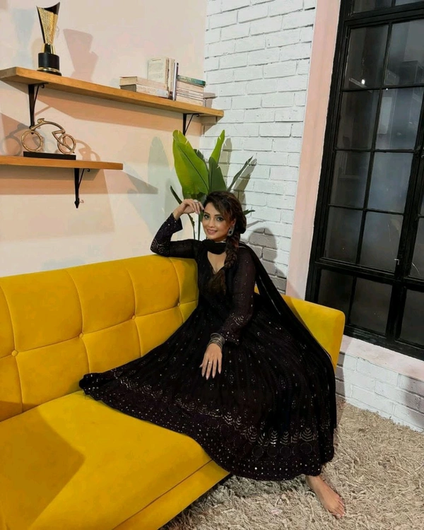 Anarkali Suit Heavy Fox Latest - M