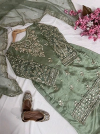 β€οΈπ*ENHANCE THE BEAUTY OF YOUR WARDROBE WITH THIS NEWLY LAUNCHED KURTI-PLAZZO SET*πβ€οΈ - M