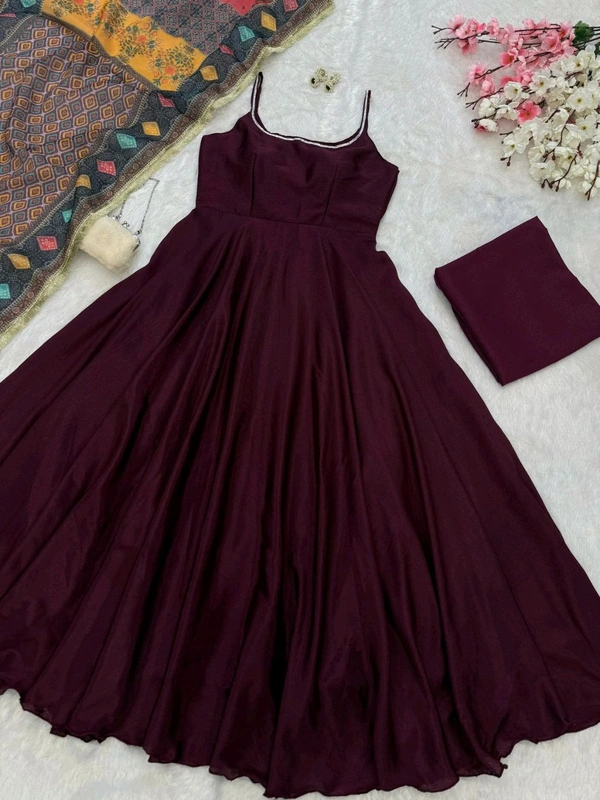 You gonna love elegance with Modern touch 🌸
*Anarkali* - Pure Chinon Anarkali suit of huge flair - 34