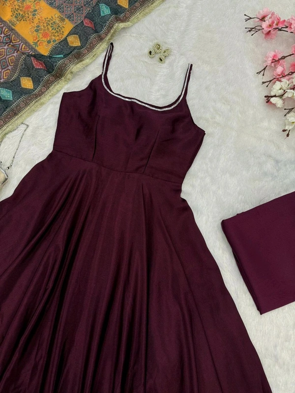 You gonna love elegance with Modern touch 🌸
*Anarkali* - Pure Chinon Anarkali suit of huge flair - 40