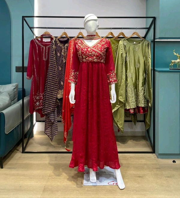 🌸 “When elegance blooms like a flower, beauty becomes timeless.” 🌸 - L -40