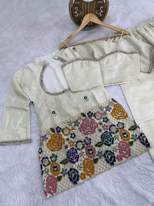🌷Ethnic Women Co-Ord Collection🌷
Premium Ivory Bustier with Co-Ord – Shimmer Set 💫 - L-40