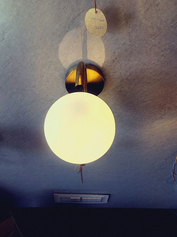 Tripping Wallchiere Wall Lamp With Bulb
