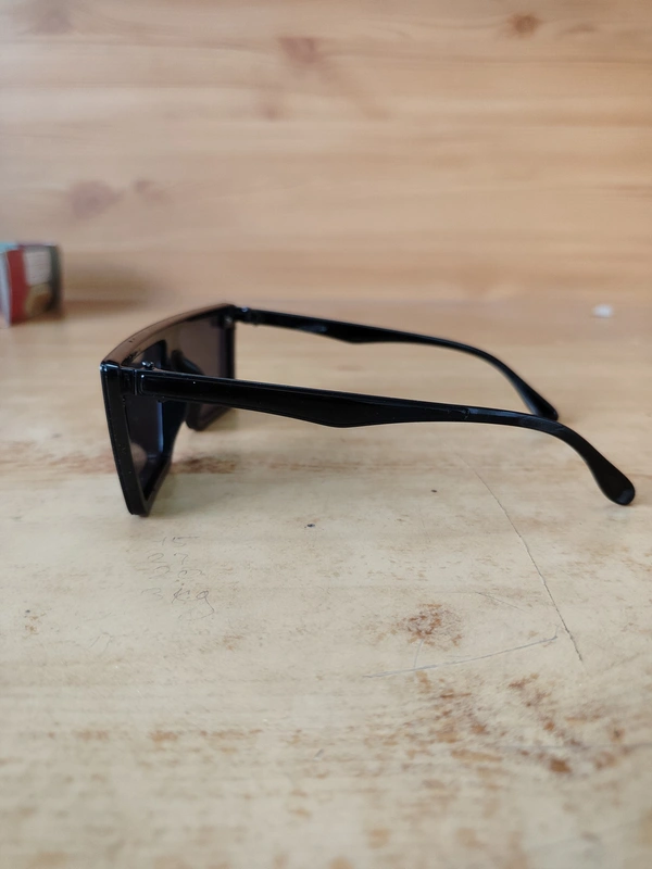 MENS MATT FINISH BLACK SQUARE SUNGLASSES WITH SIDE LOGO PRINTED - FREE, 12