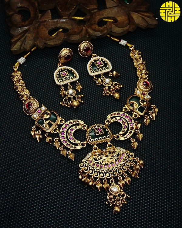 SM Classic Heritage Necklace Set - shn-083 - Multi, Antique Gold Polish