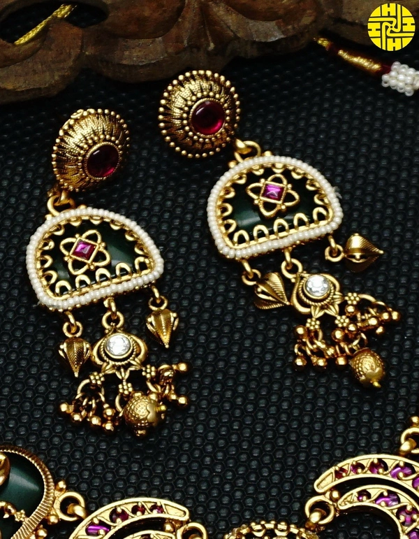 SM Classic Heritage Necklace Set - shn-083 - Multi, Antique Gold Polish