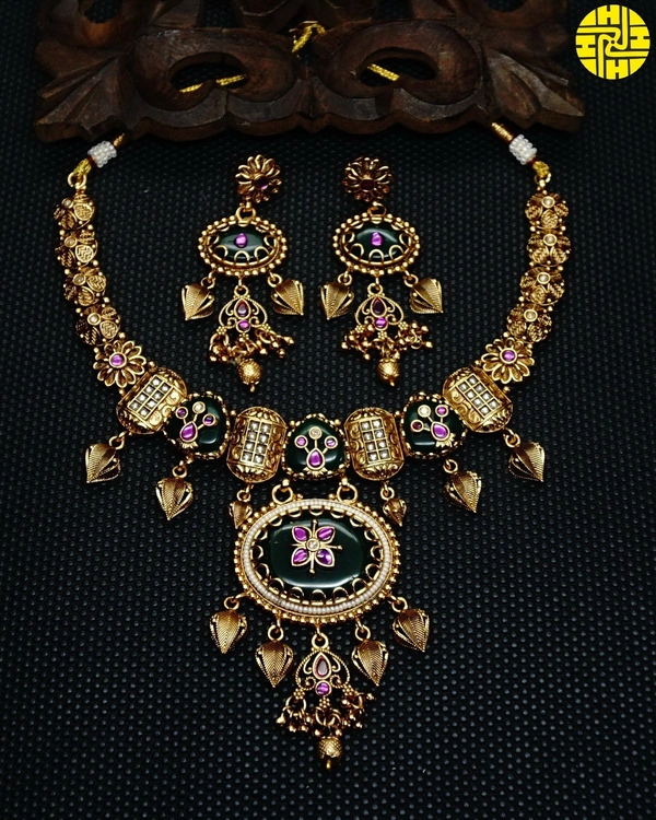 SM Graceful Heritage Necklace Set - shn-85 - Multi, Antique Gold Polish