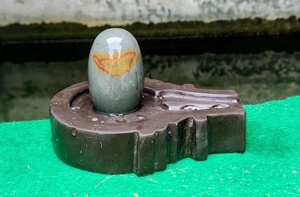 Spiritual Stone World 3 Inch Barfani Shivling with 6 Inch Base - 3 Inch Shivling, Narmadeshwar Shivling, 1.1KG